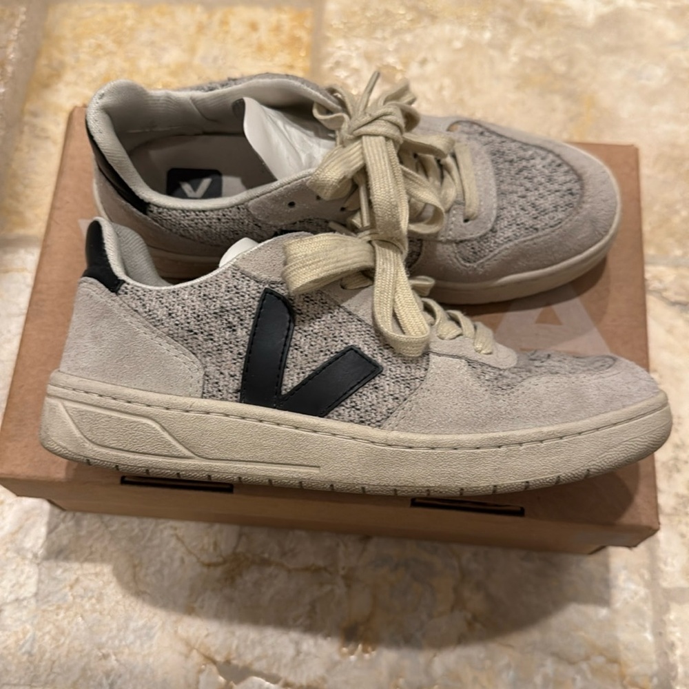 VEJA V-10 Flannel Snow Black Shoes